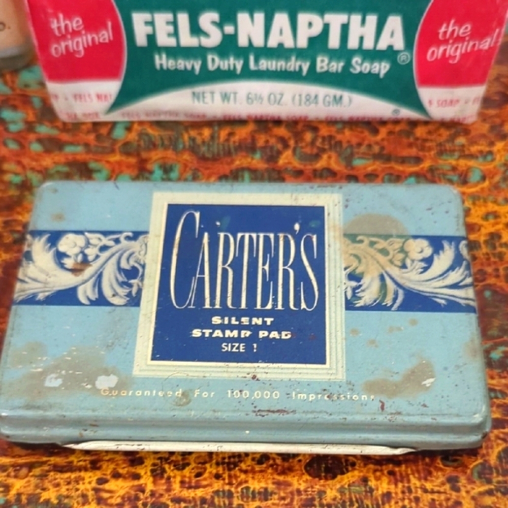 Vintage Collectible Lot with Various Items - Picture 8 of 9